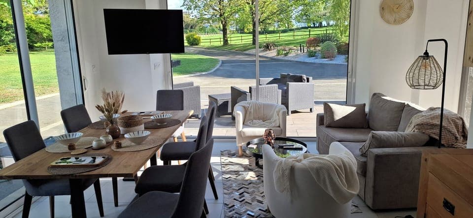 Comfort House, Garden View | Living area | 102-cm LED TV with digital channels