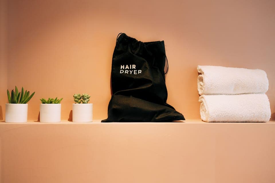 Superior Double Room, Lake View | Bathroom | Shower, free toiletries, hair dryer, slippers