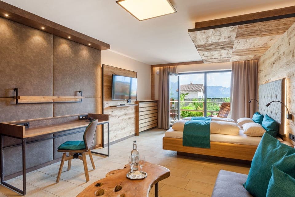 Superior Double Room, Non Smoking, Garden View | Hypo-allergenic bedding, in-room safe, desk, laptop workspace