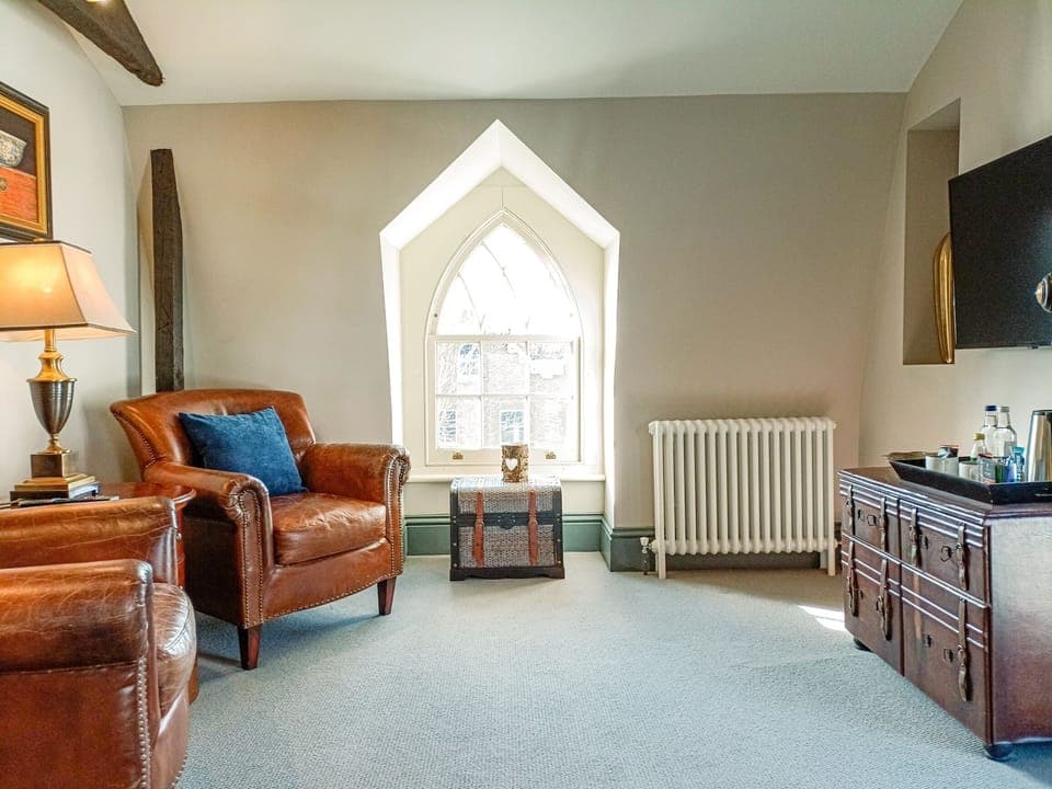 Suite, 1 King Bed | Free WiFi, bed sheets