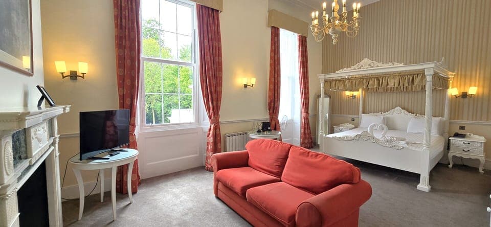 Deluxe Four Poster with Sofa | Desk, iron/ironing board, cribs/infant beds, rollaway beds