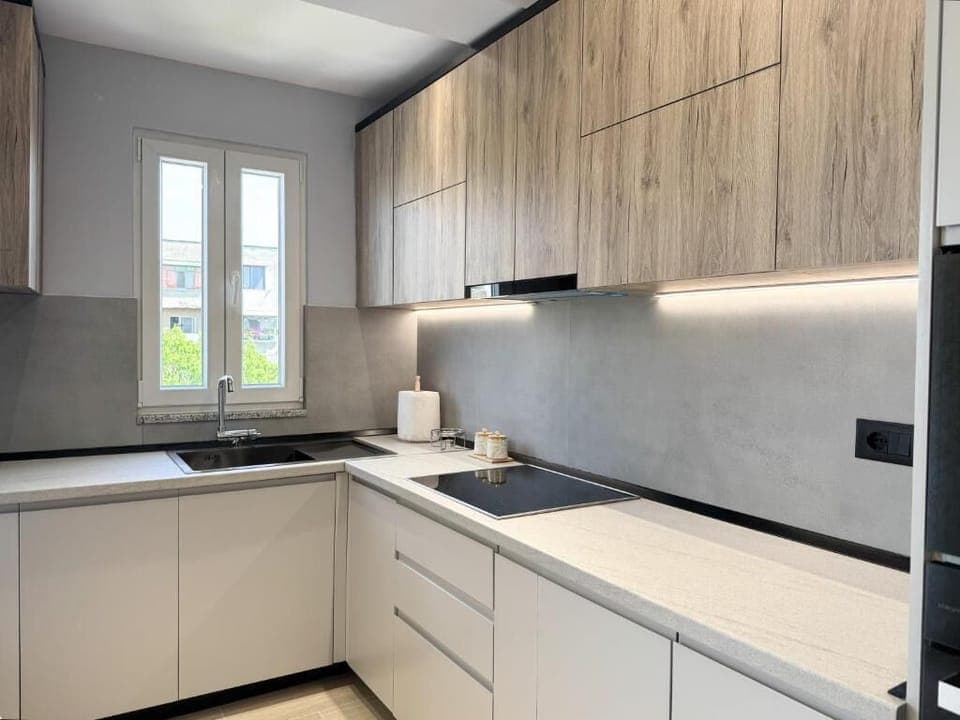 Comfort Apartment, Balcony, City View | Private kitchen