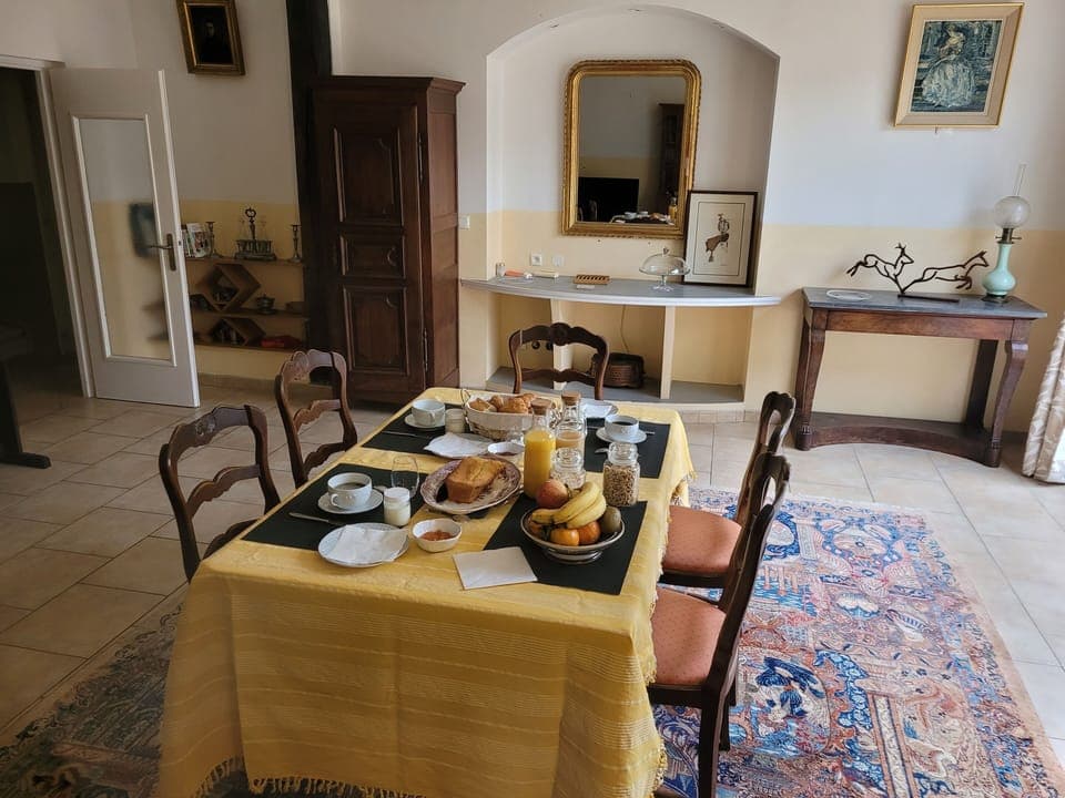 Free daily continental breakfast