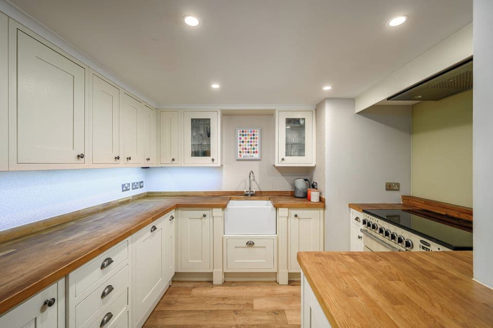 Apartment | Private kitchen | Fridge, oven, stovetop, electric kettle