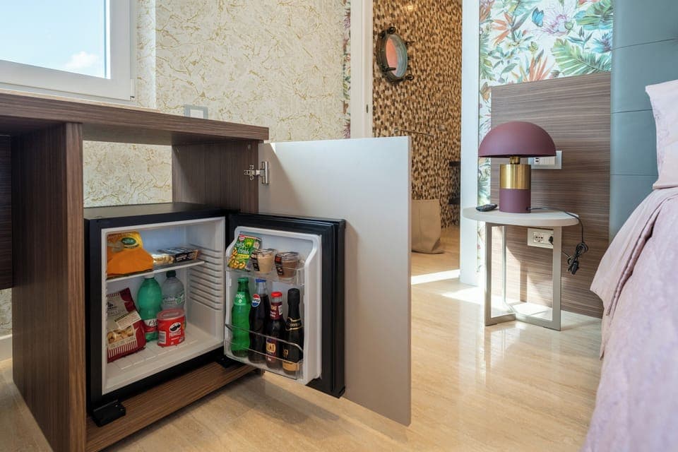 Superior Suite, Sea View | Free minibar, in-room safe, blackout drapes, free cribs/infant beds