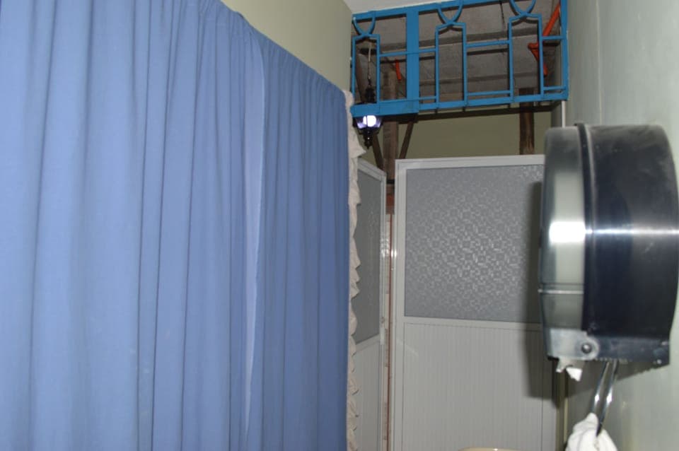 Standard Triple Room, 1 Bedroom, Shared Bathroom | Bathroom | Towels