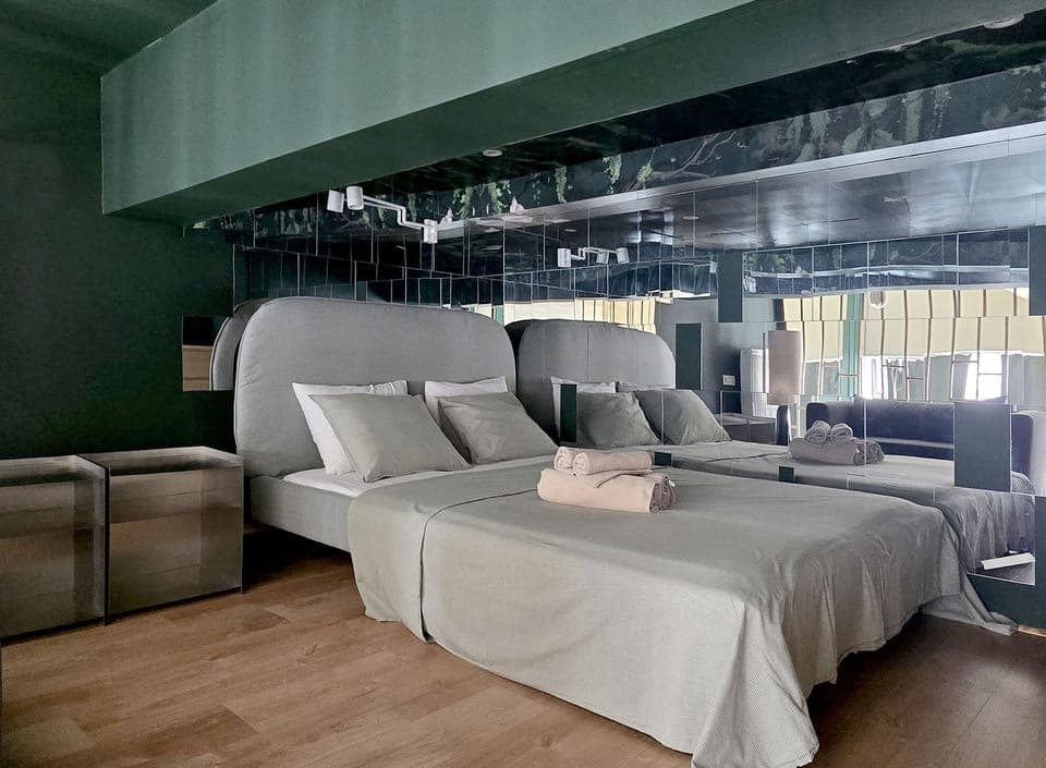 Deluxe Studio | Iron/ironing board, free WiFi