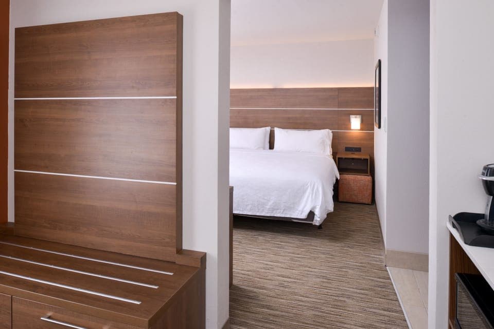 Premium bedding, pillowtop beds, in-room safe, desk