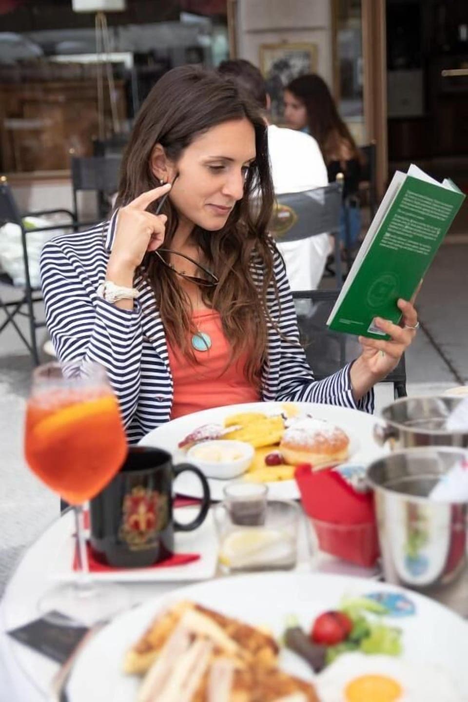 Daily continental breakfast (EUR 25 per person)