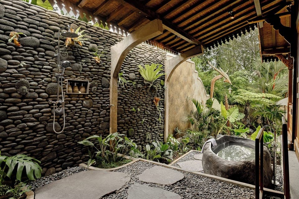 Romantic Villa, Private Pool | Bathroom | Separate tub and shower, free toiletries, hair dryer, towels