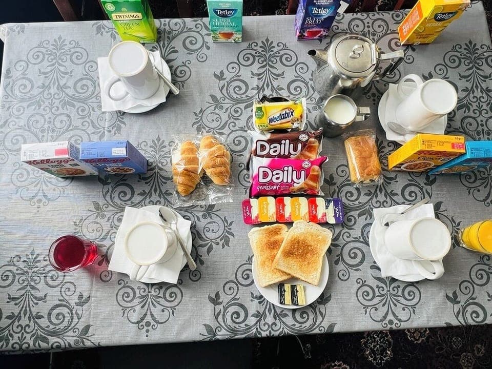 Daily continental breakfast (GBP 7.50 per person)