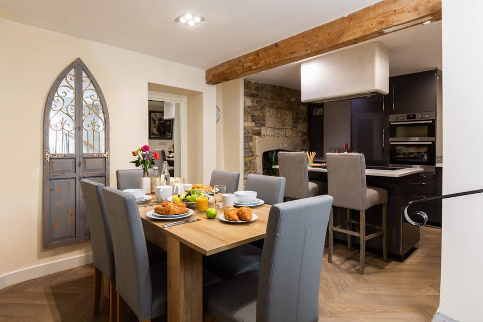 Apartment | 4 bedrooms, Internet