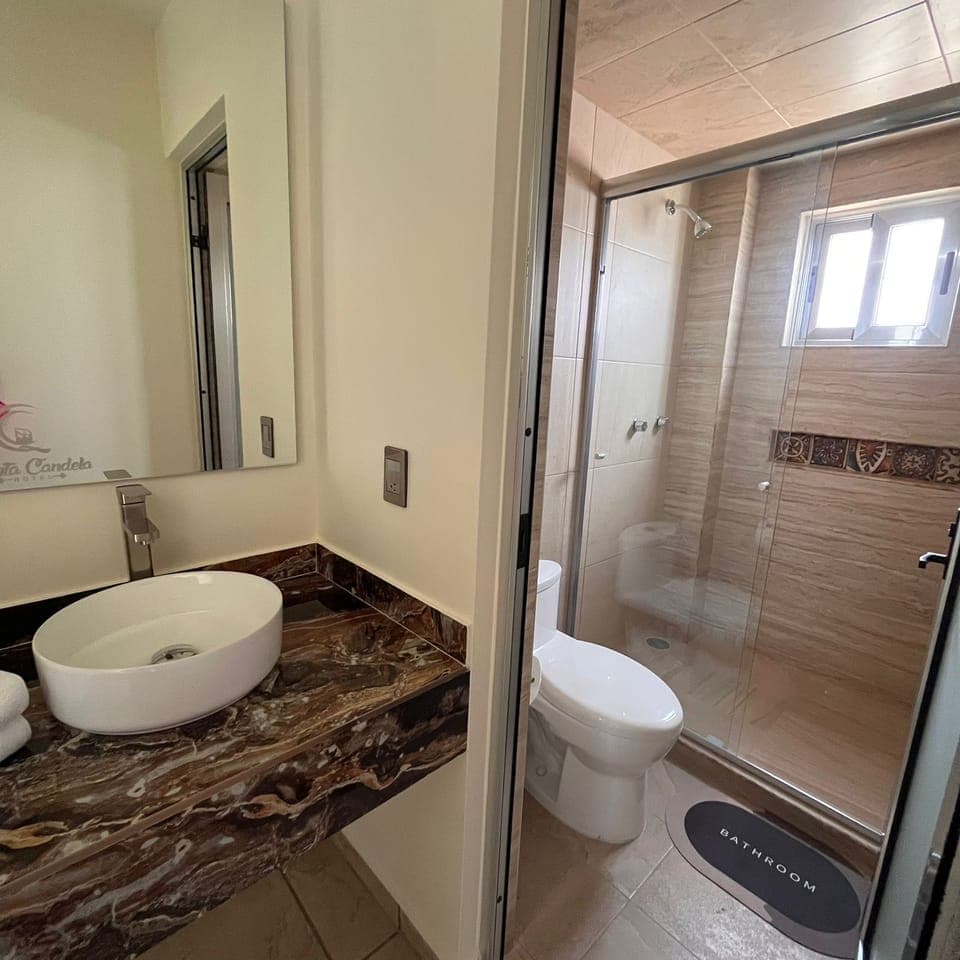 Deluxe Room, 1 King Bed | Bathroom | Shower, towels, soap, shampoo