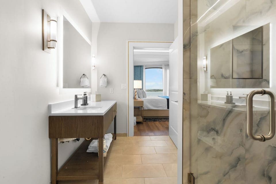 Standard Single Room, 1 King Bed with Sofa bed | Bathroom | Shower, hair dryer, towels, soap