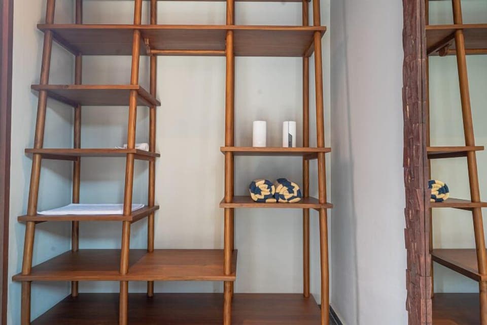 Deluxe Cottage, 1 Queen Bed, Non Smoking, Pool View | Free WiFi