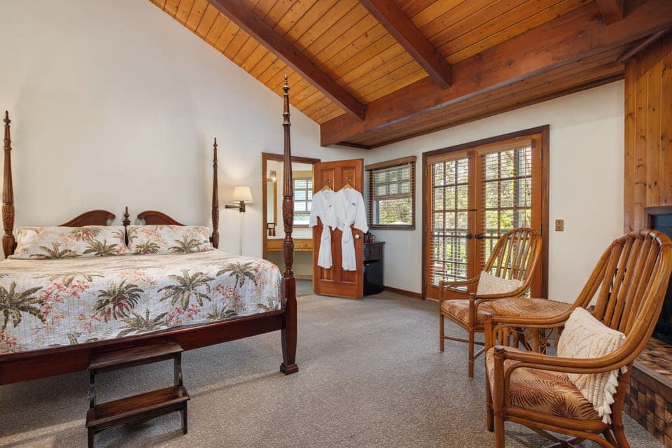 Deluxe Room, 1 King Bed (Honeymoon) | Iron/ironing board, free WiFi, bed sheets