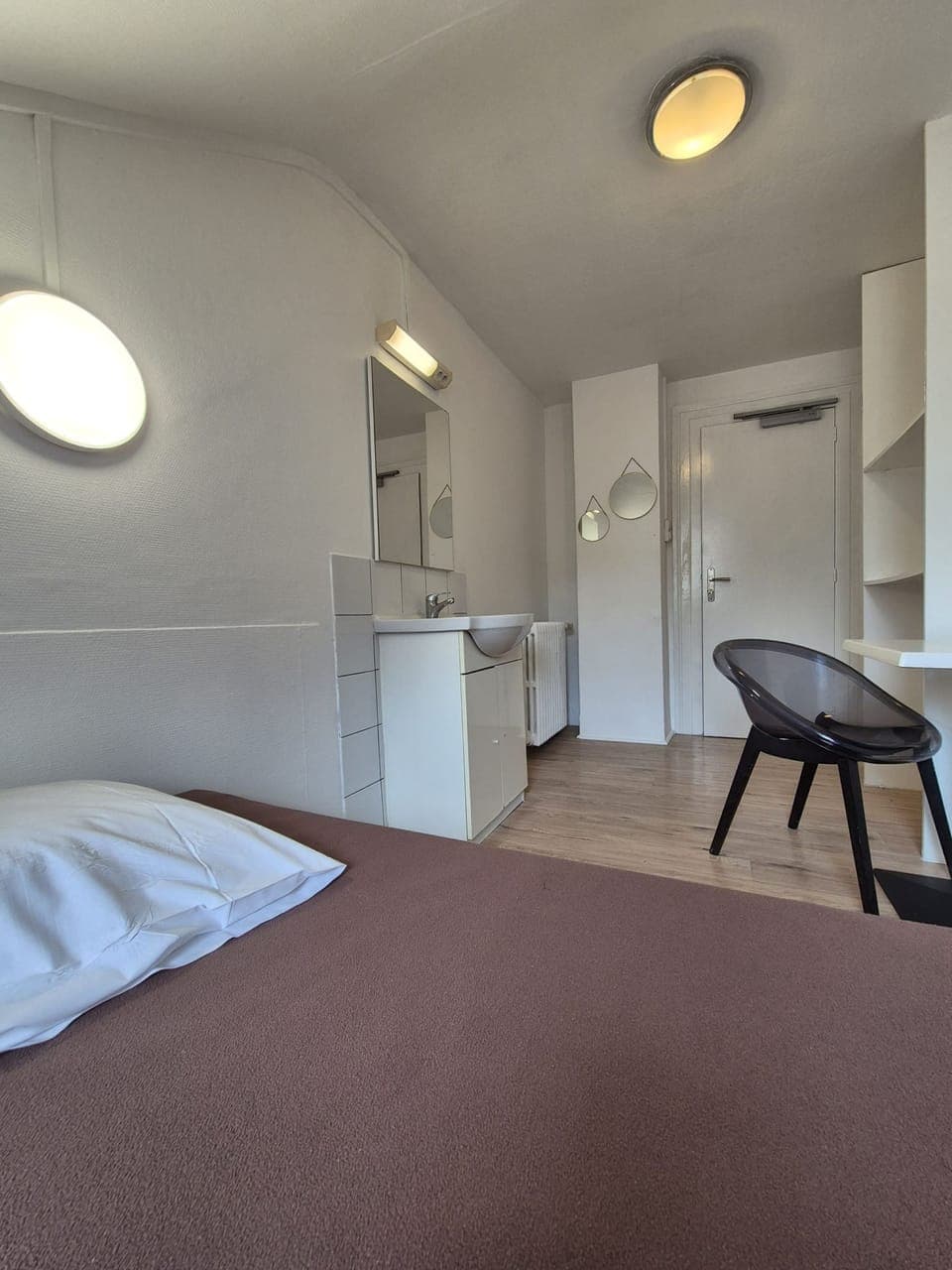 Single Room, Shared Bathroom (avec lavabo) | Free WiFi, bed sheets