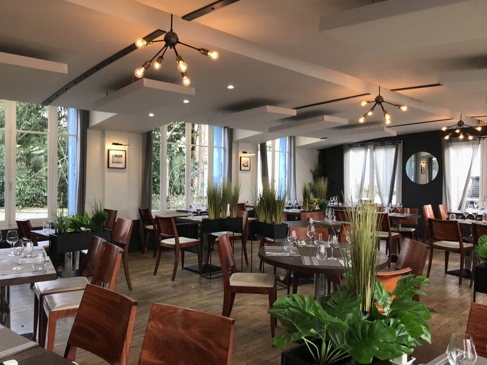 Lunch and dinner served, French cuisine