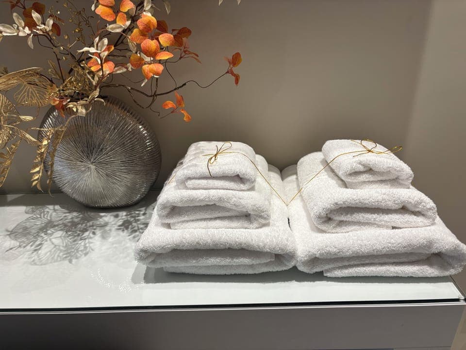 Sunny room 02 | Desk, laptop workspace, soundproofing, free WiFi