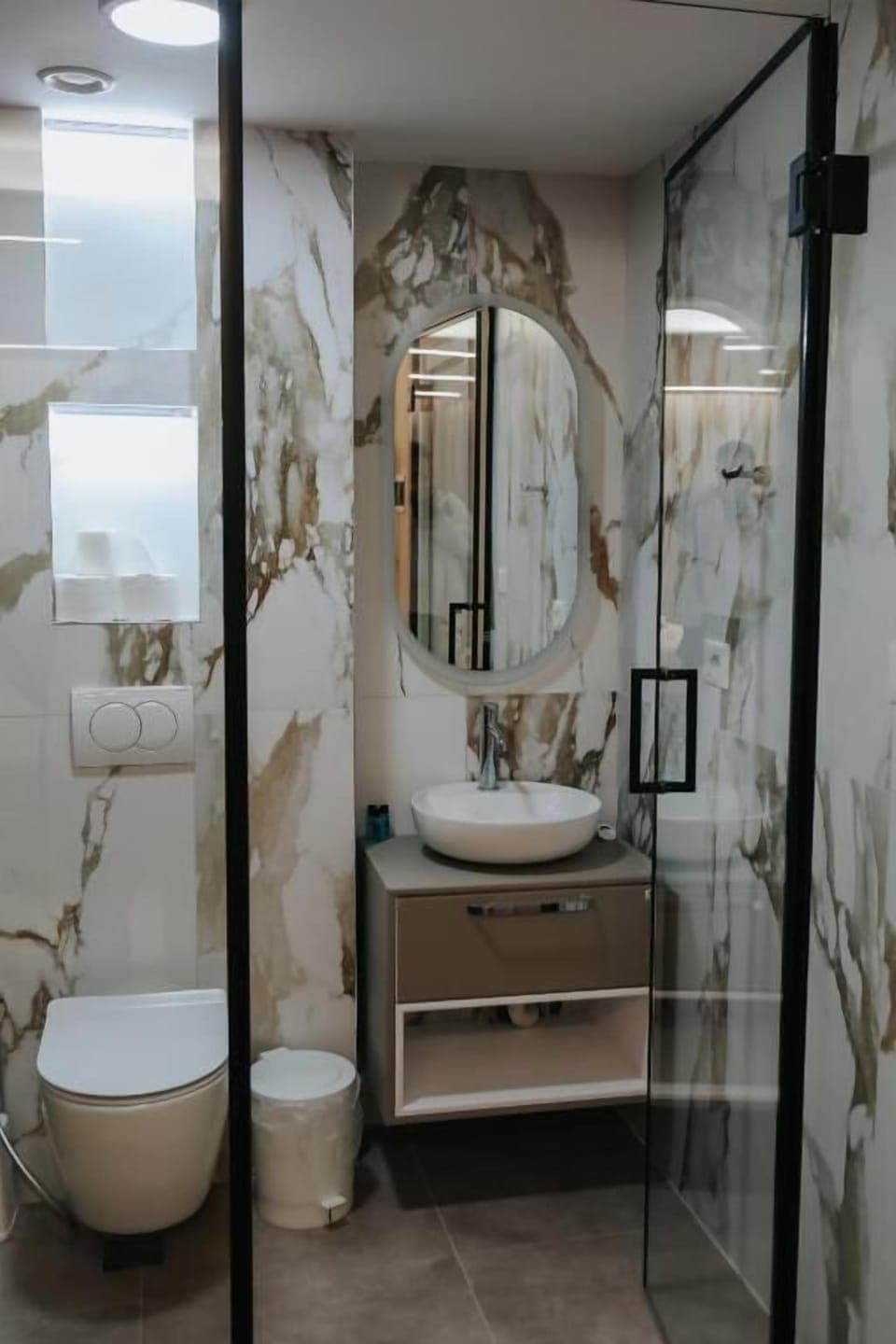 Junior Suite | Bathroom | Slippers