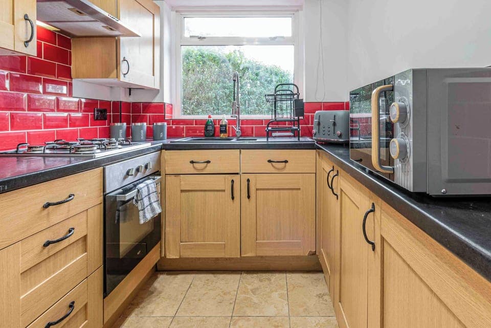 House, City View | Private kitchen | Fridge, microwave, oven, stovetop