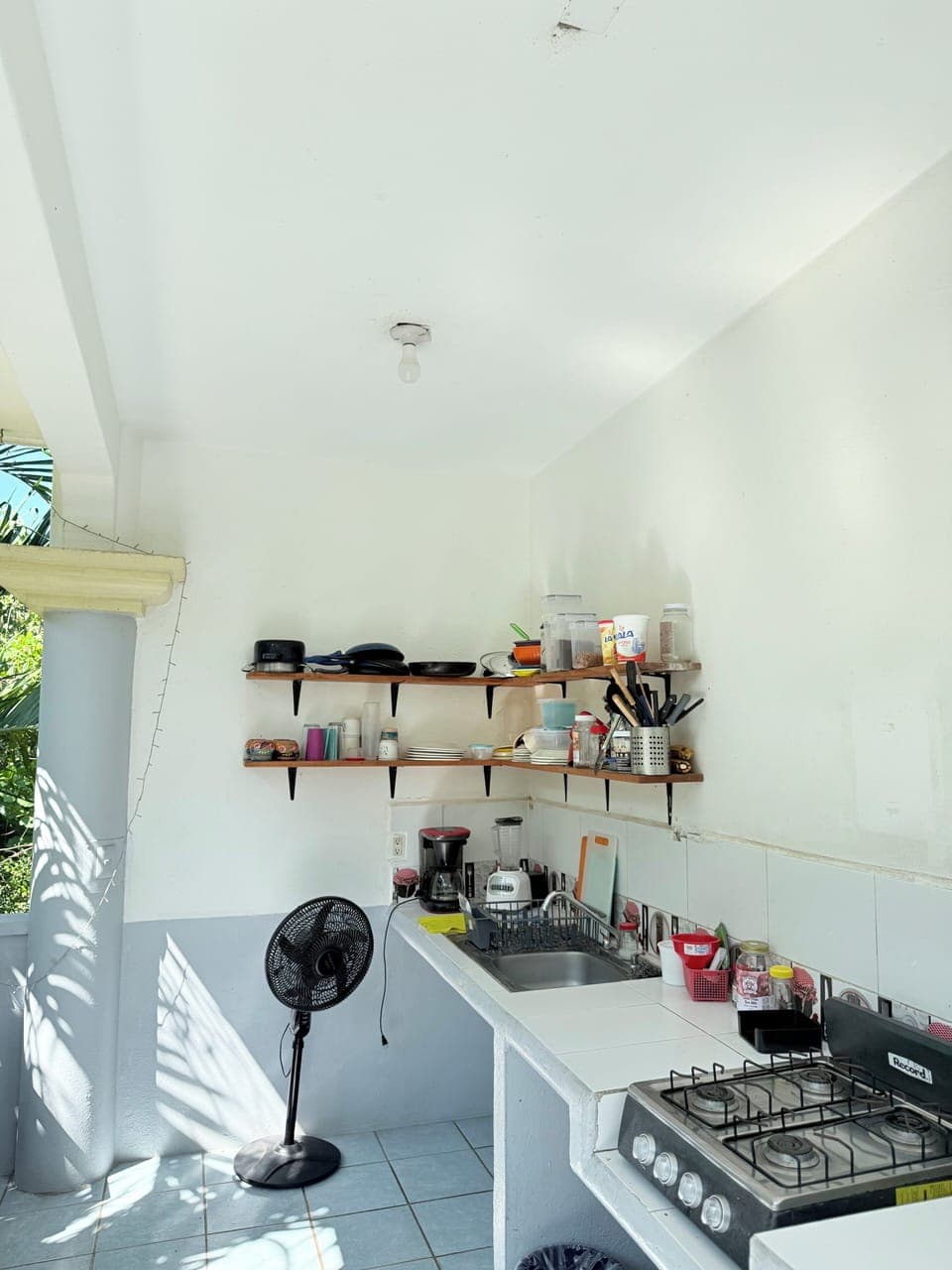 Full-size fridge, microwave, oven, stovetop