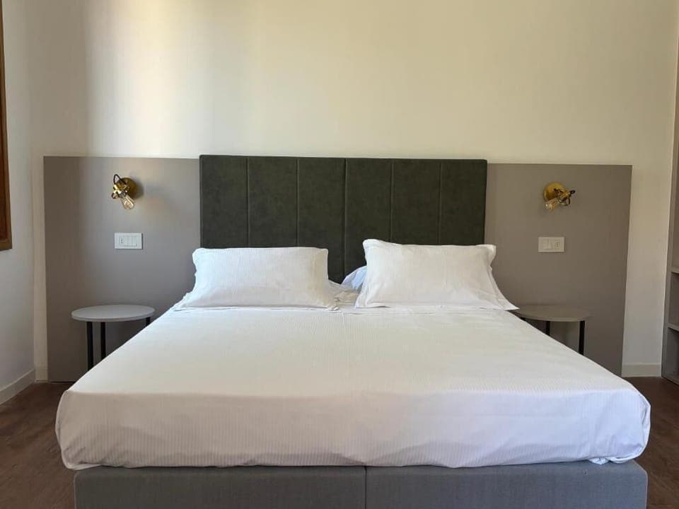 In-room safe, free WiFi