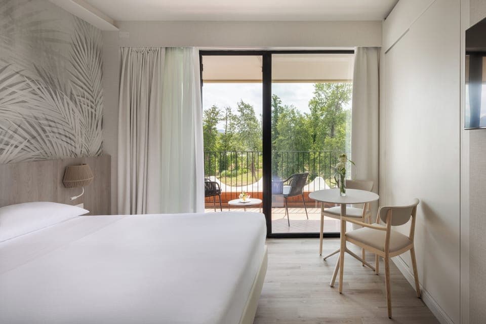 Hypo-allergenic bedding, down comforters, minibar, in-room safe