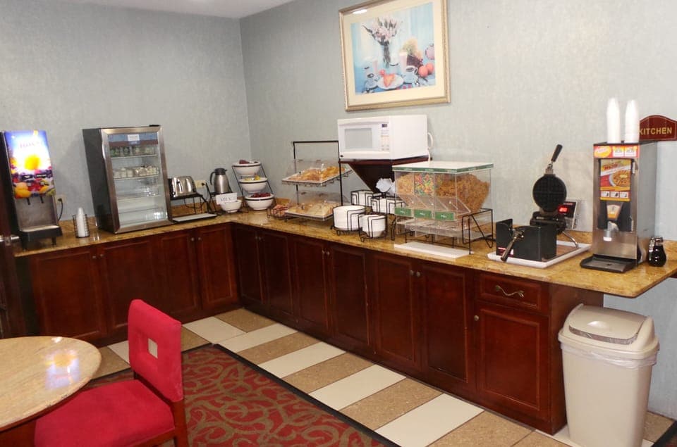 Free daily continental breakfast