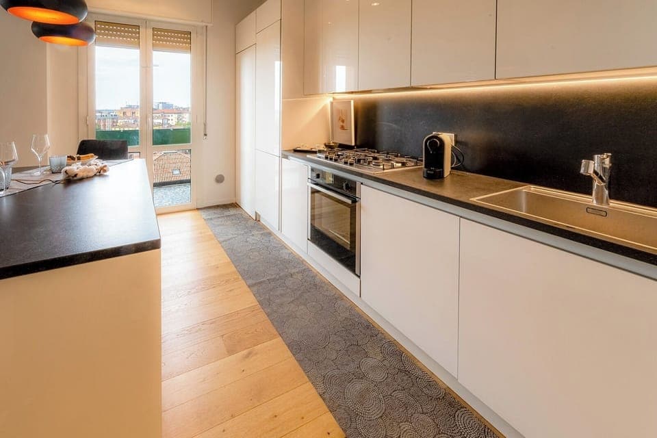 Comfort Double Room | Private kitchen | Full-size fridge, microwave, oven, stovetop