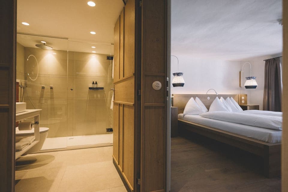 Double Room (small) | Bathroom | Free toiletries, hair dryer, towels, soap