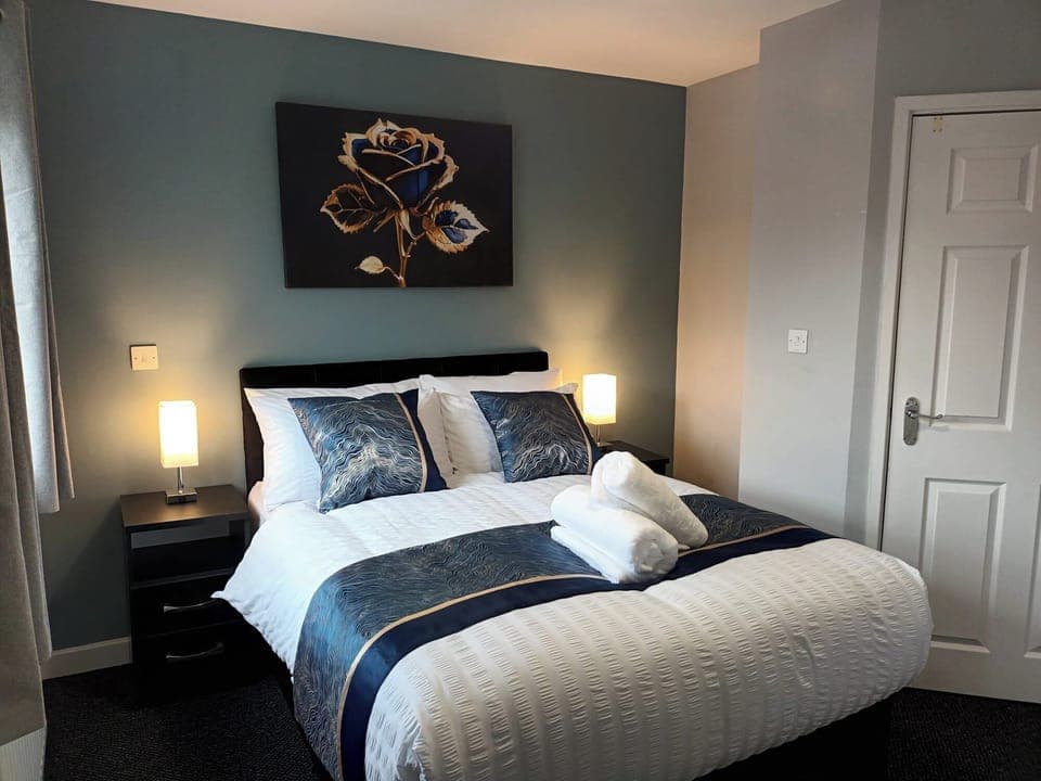 2 bedrooms, iron/ironing board, free WiFi, bed sheets