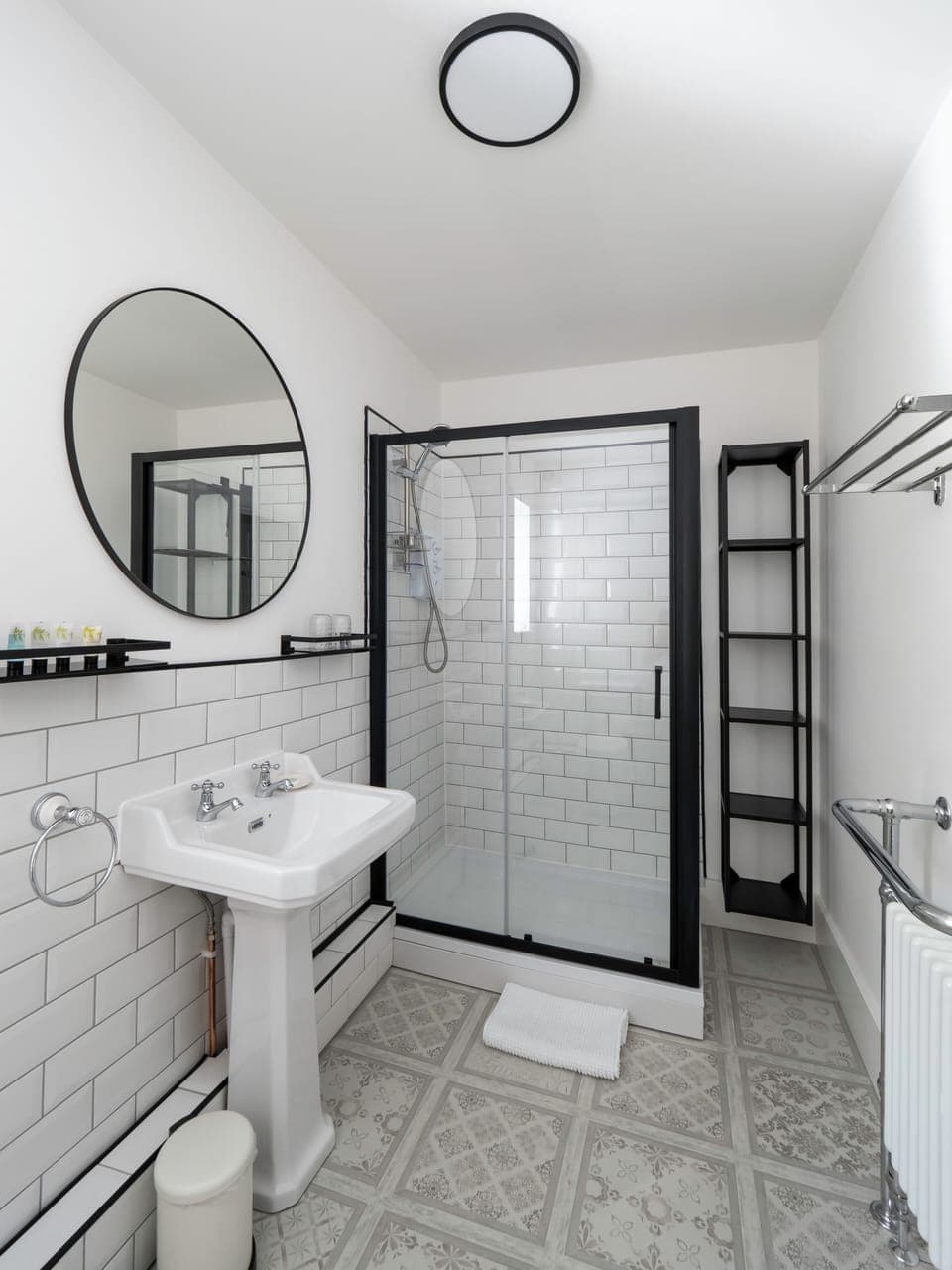 Deluxe Room, 1 King Bed with Sofa bed, Garden View | Bathroom