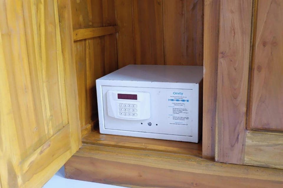 Deluxe King or Queen Room | Desk, soundproofing, free WiFi, bed sheets