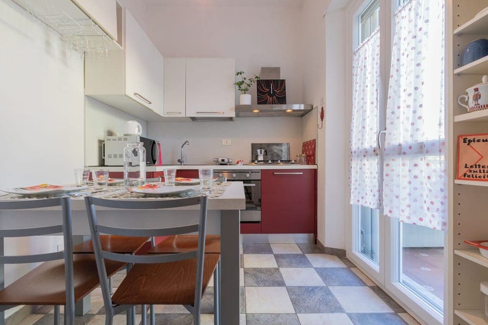 Apartment, 2 Bedrooms | Private kitchen | Fridge, microwave, oven, stovetop