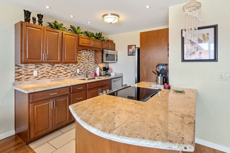 Condo, 2 Bedrooms | Private kitchen | Fridge, oven, coffee/tea maker, toaster