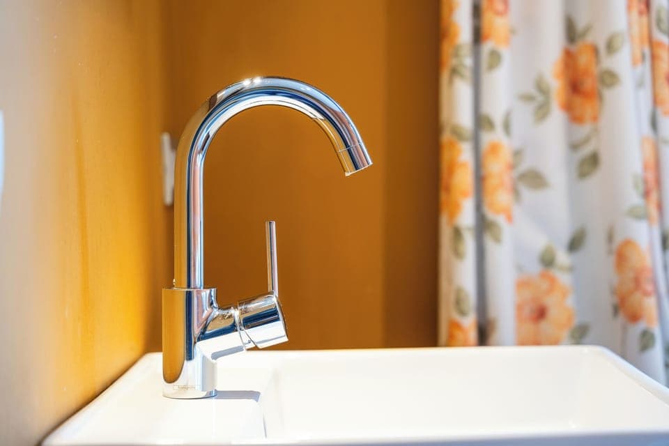 Superior Double Room | Bathroom | Hair dryer, towels