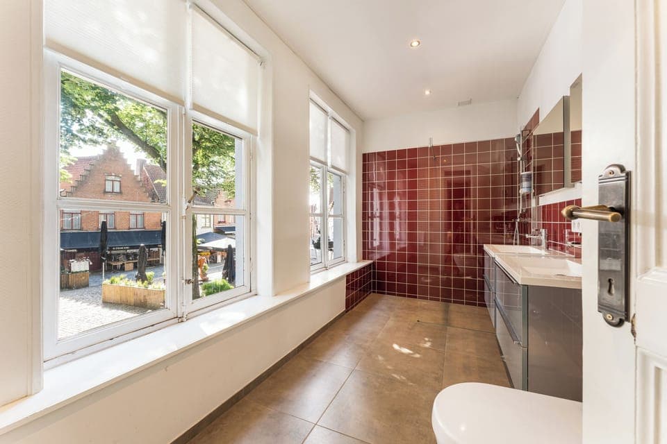 Comfort Triple Room, City View | Bathroom | Hair dryer, towels