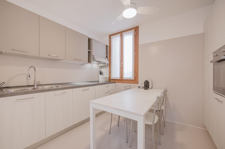 Comfort Apartment, Balcony, City View | Private kitchen | Fridge, oven, stovetop, dishwasher