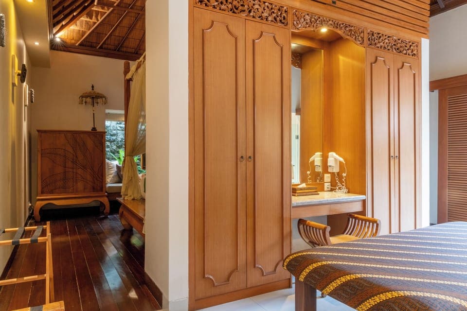 Comfort Villa, Pool View | Wardrobe