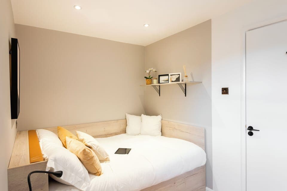 House, 6 Bedrooms | Laptop workspace, free WiFi