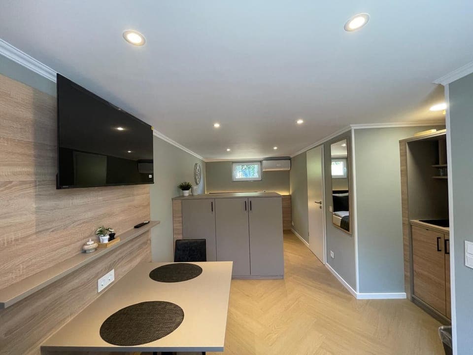 Comfort Studio | In-room dining