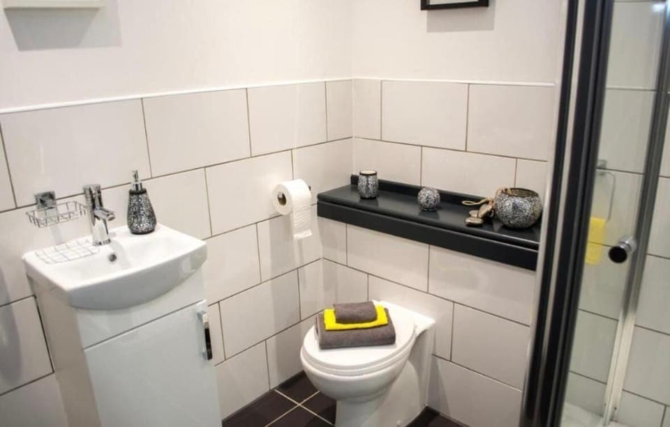 Apartment, 1 Bedroom, Smoking | Bathroom