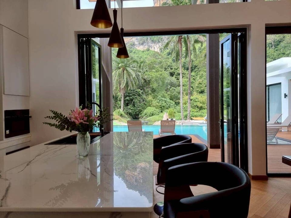 Luxury Villa, Mountain View | Private kitchen | Highchair