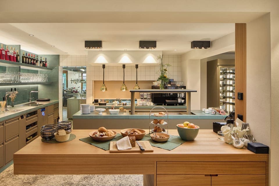 Free daily buffet breakfast