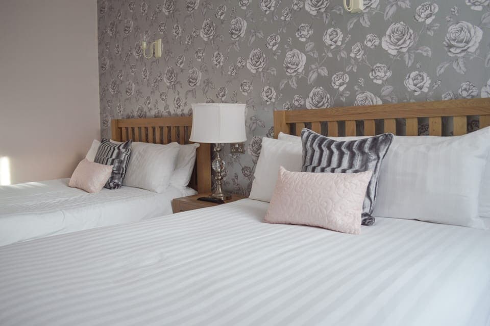 Family Double or Twin Room | Individually decorated, individually furnished, desk, iron/ironing board