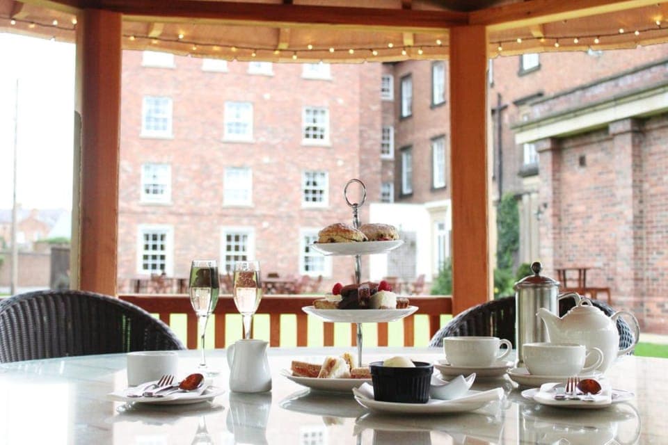 Breakfast, lunch, dinner served; British cuisine 