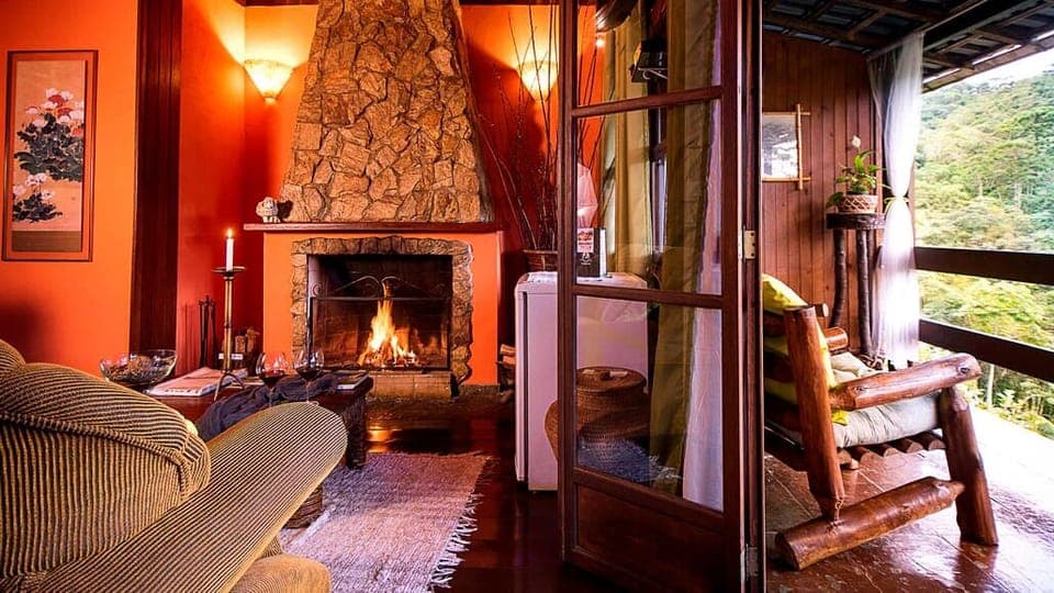 Romantic Suite | Living area | TV