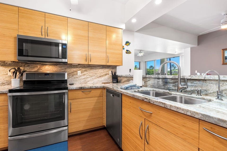 Condo, Multiple Beds, Lanai, Garden View (Vista Waikoloa A106) | Private kitchen