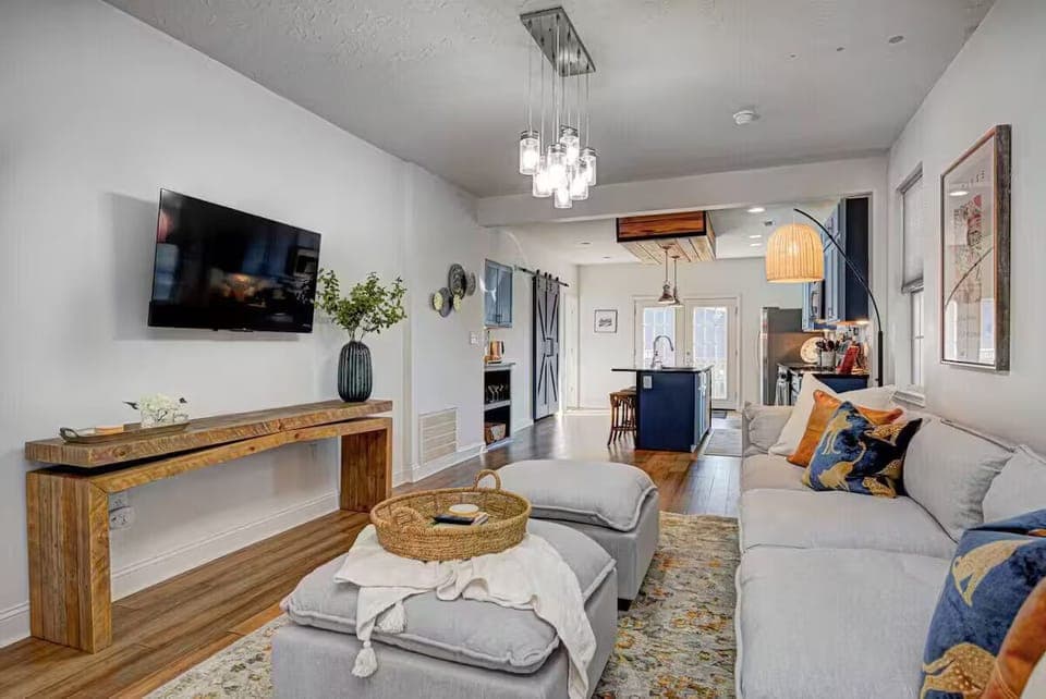 House, City View | Living area | 46-inch Smart TV with digital channels